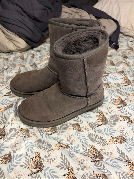 UGG Shoes - Classic Gray Ugg Shearling Lined Short Boots - 9
